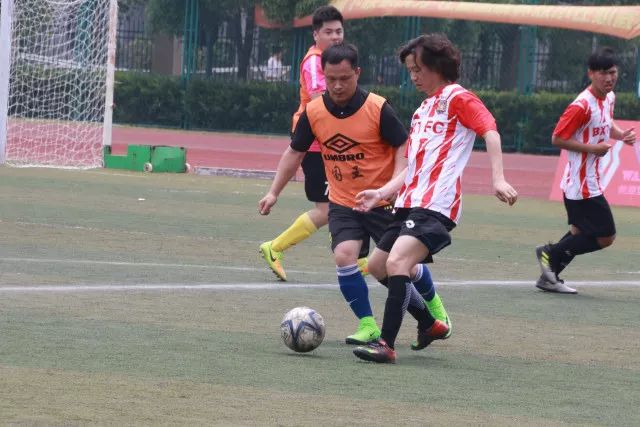 沃特斯35+7胡明轩27分广东胜上海 王哲林30+13