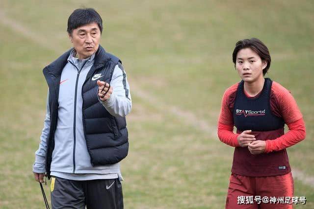 罗马诺：曼城青训队17岁小将正被多家俱乐部关注